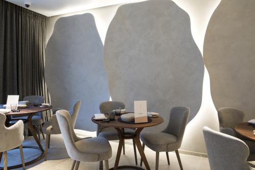 Kunstobjecten te restaurant Caillou - Knokke