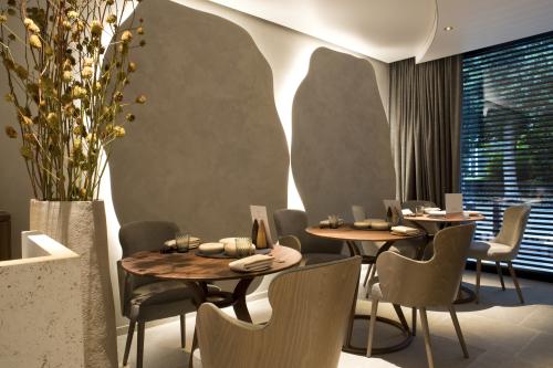 Kunstobjecten te restaurant Caillou - Knokke