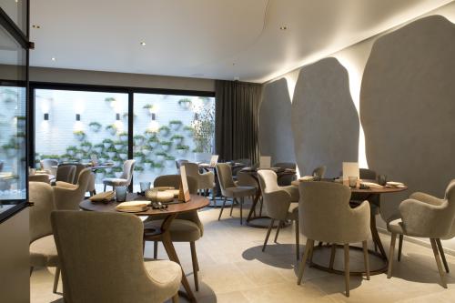 Kunstobjecten te restaurant Caillou - Knokke